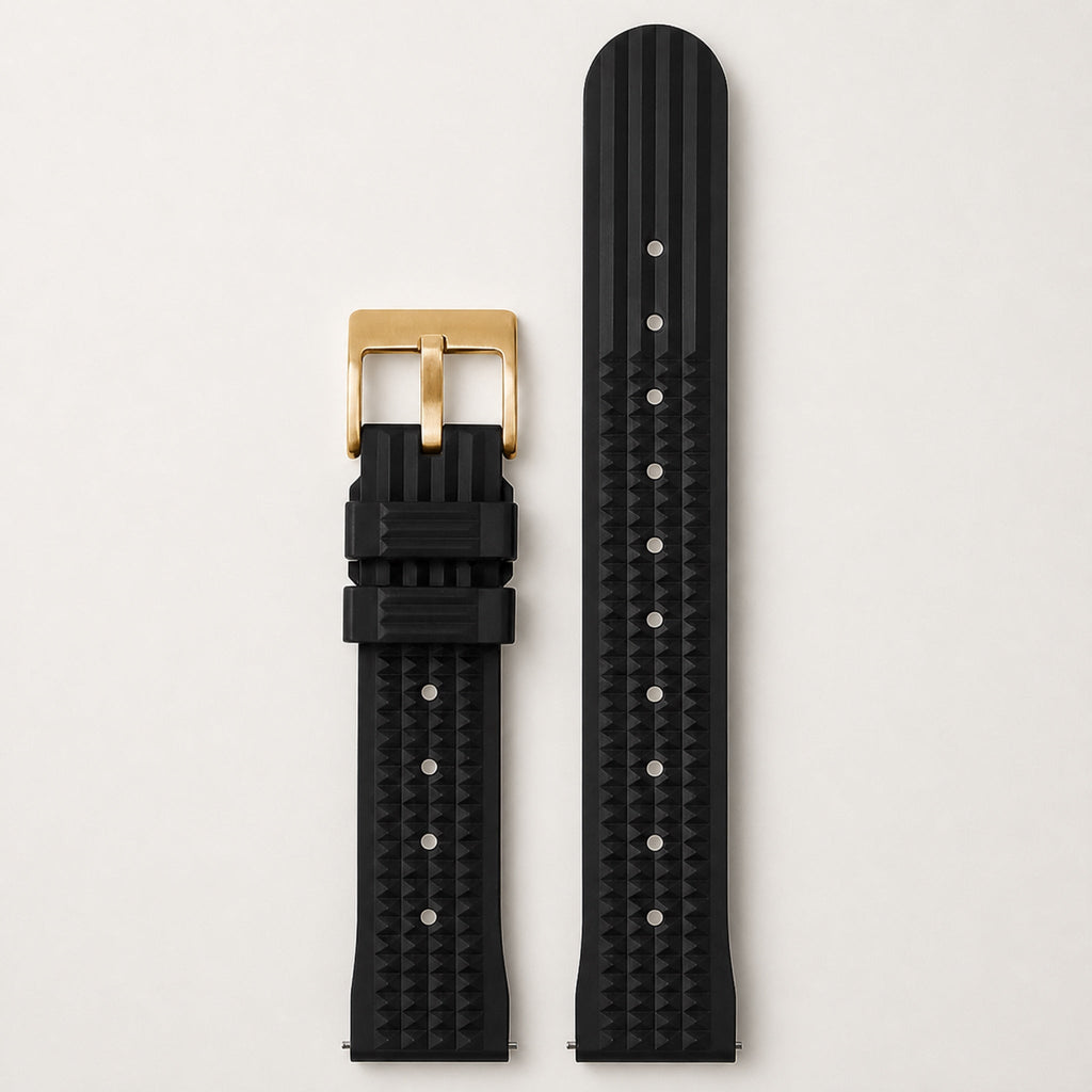 Bracelet caoutchouc gaufré — noir, motif gaufré et boucle ardillon dorée — Maison Noirmont