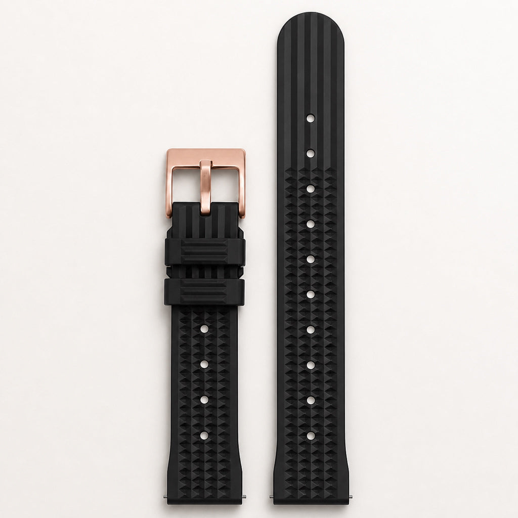 Bracelet caoutchouc gaufré — noir, motif gaufré et boucle ardillon or rose — Maison Noirmont