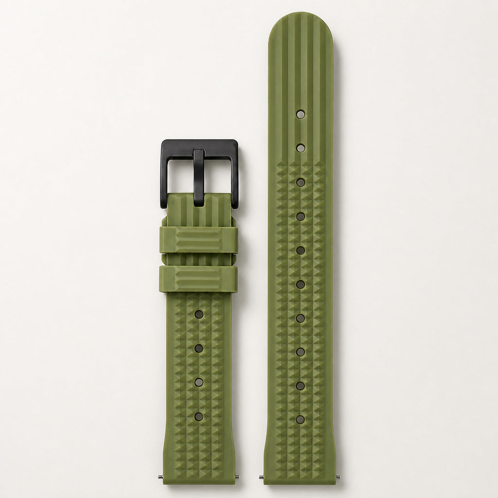 Bracelet caoutchouc gaufré — vert kaki, motif gaufré et boucle ardillon noire — Maison Noirmont