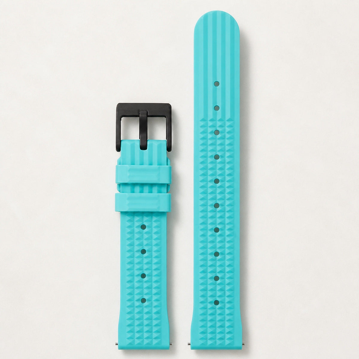 Bracelet caoutchouc gaufré — bleu clair, motif gaufré et boucle ardillon noire — Maison Noirmont