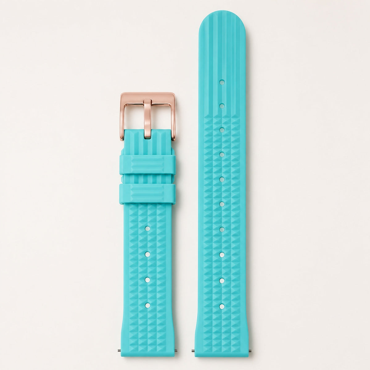 Bracelet caoutchouc gaufré — bleu clair, motif gaufré et boucle ardillon or rose — Maison Noirmont