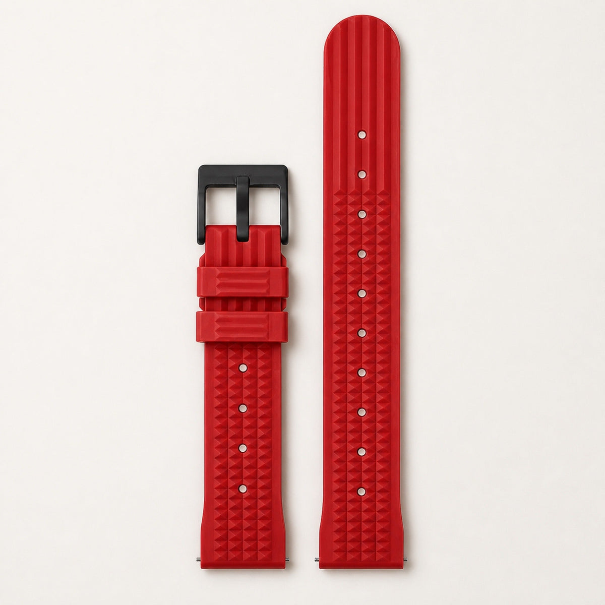 Bracelet caoutchouc gaufré — rouge, motif gaufré et boucle ardillon noire — Maison Noirmont