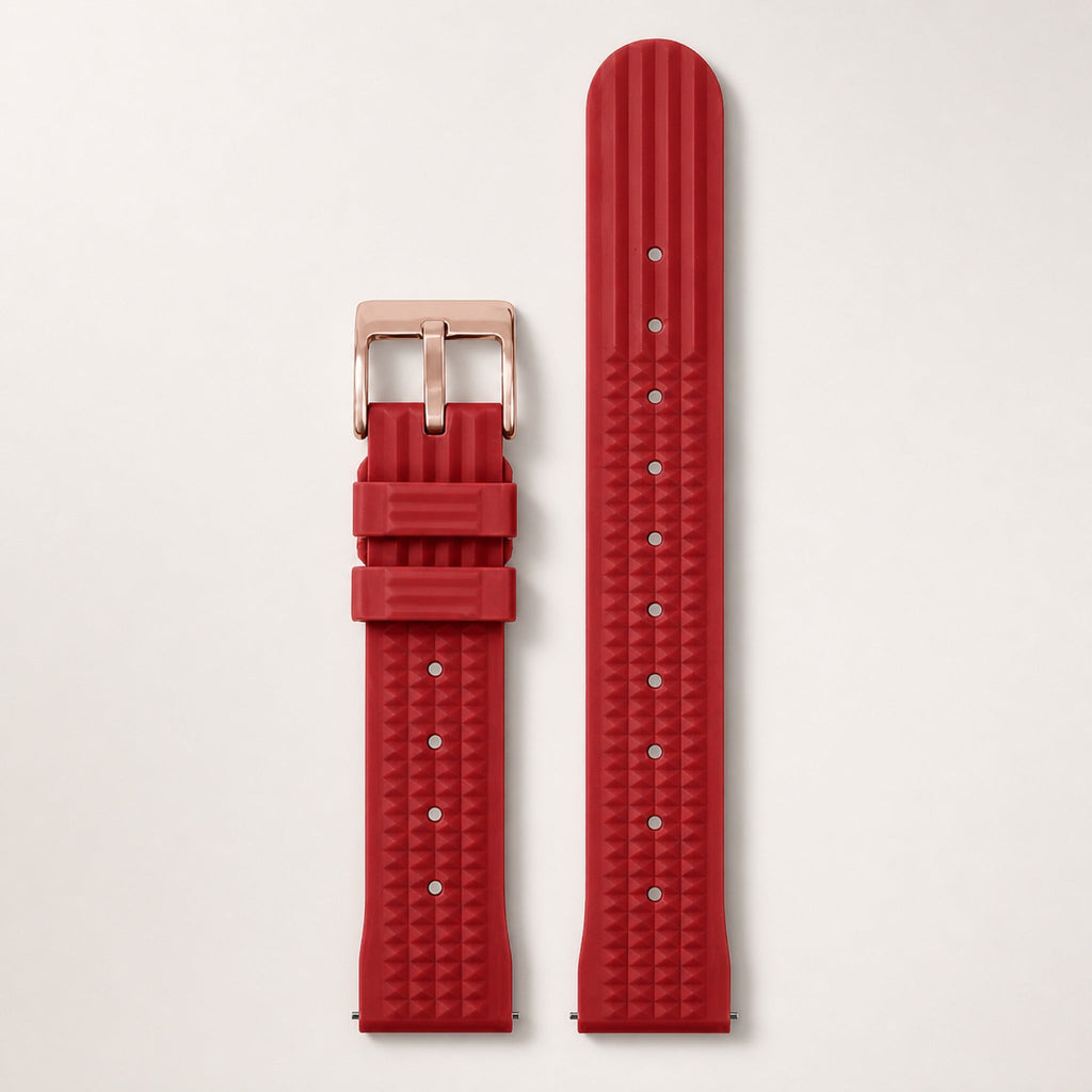 Bracelet caoutchouc gaufré — rouge, motif gaufré et boucle ardillon or rose — Maison Noirmont
