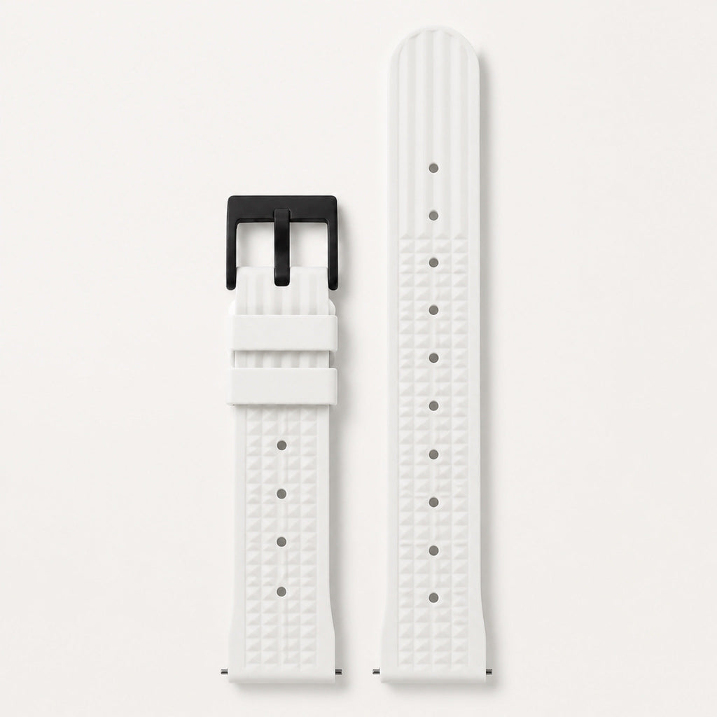 Bracelet caoutchouc gaufré — blanc, motif gaufré et boucle ardillon noire — Maison Noirmont