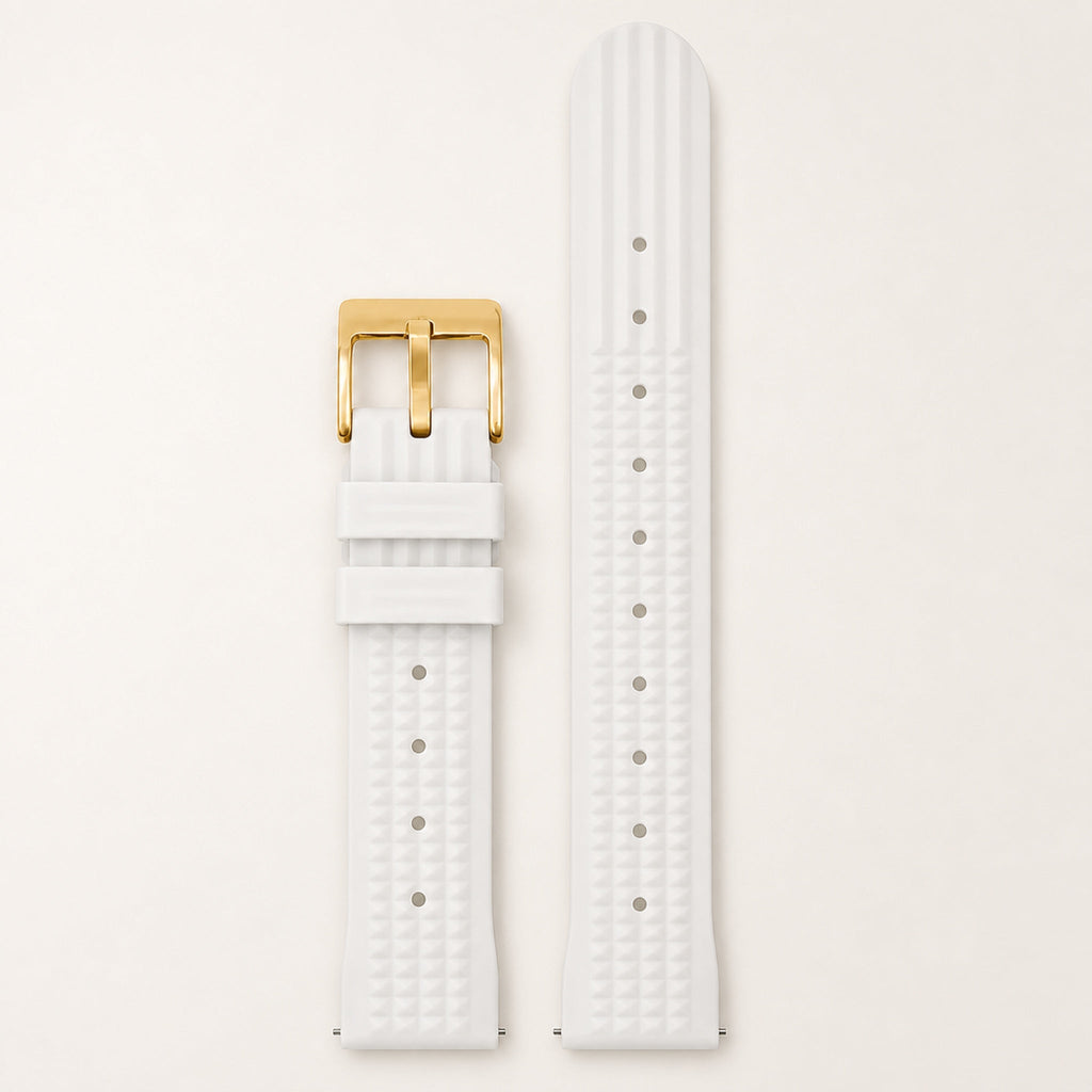 Bracelet caoutchouc gaufré — blanc, motif gaufré et boucle ardillon dorée — Maison Noirmont