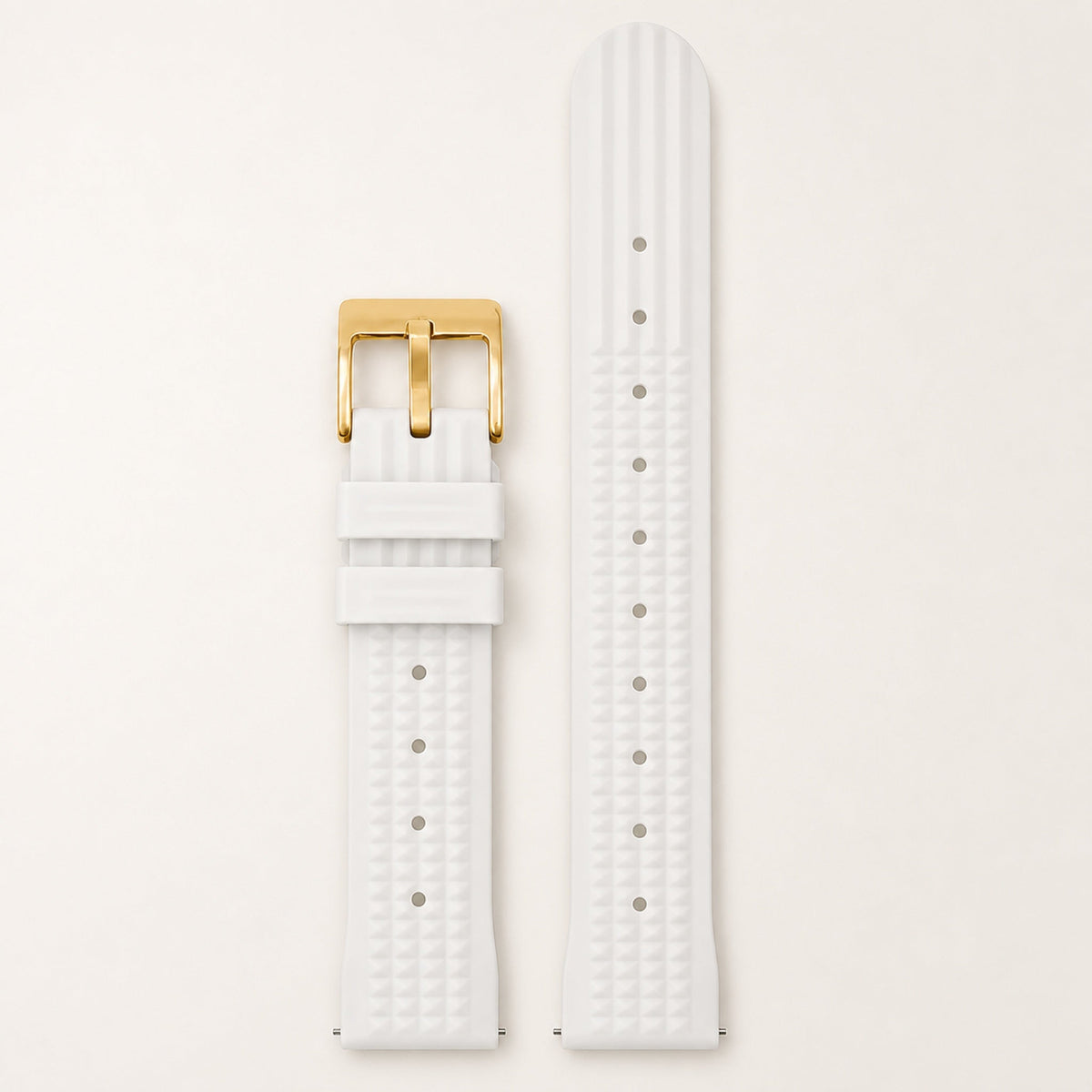 Bracelet caoutchouc gaufré — blanc, motif gaufré et boucle ardillon dorée — Maison Noirmont