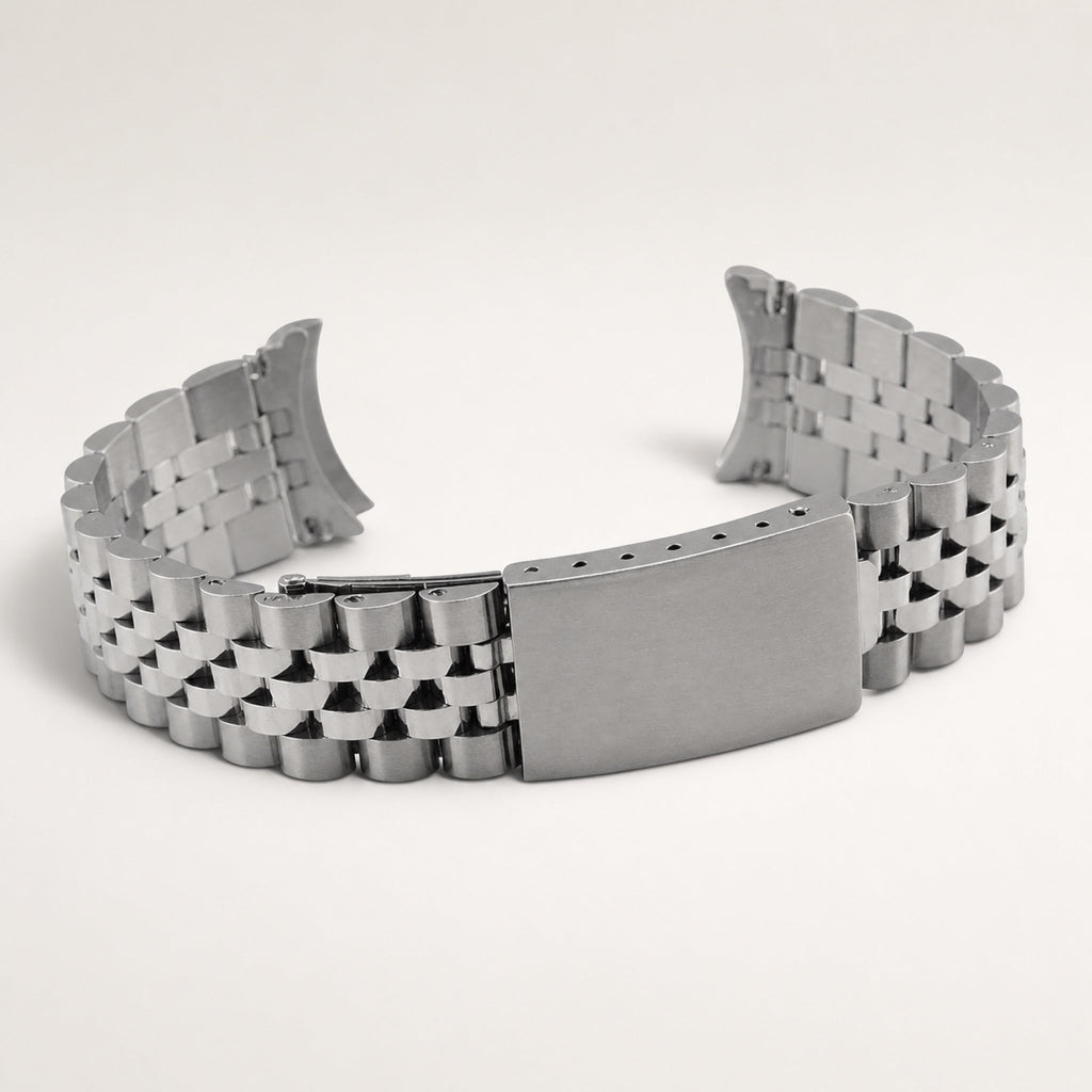 Bracelet cinq rangs à embouts courbes — acier argenté, fermoir vierge — Maison Noirmont