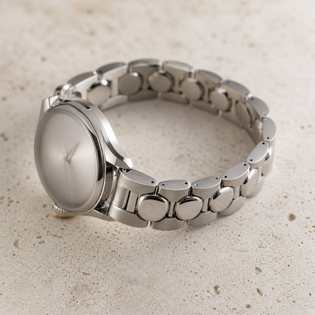 Bracelet à maillons arrondis — acier inoxydable — en situation — Maison Noirmont