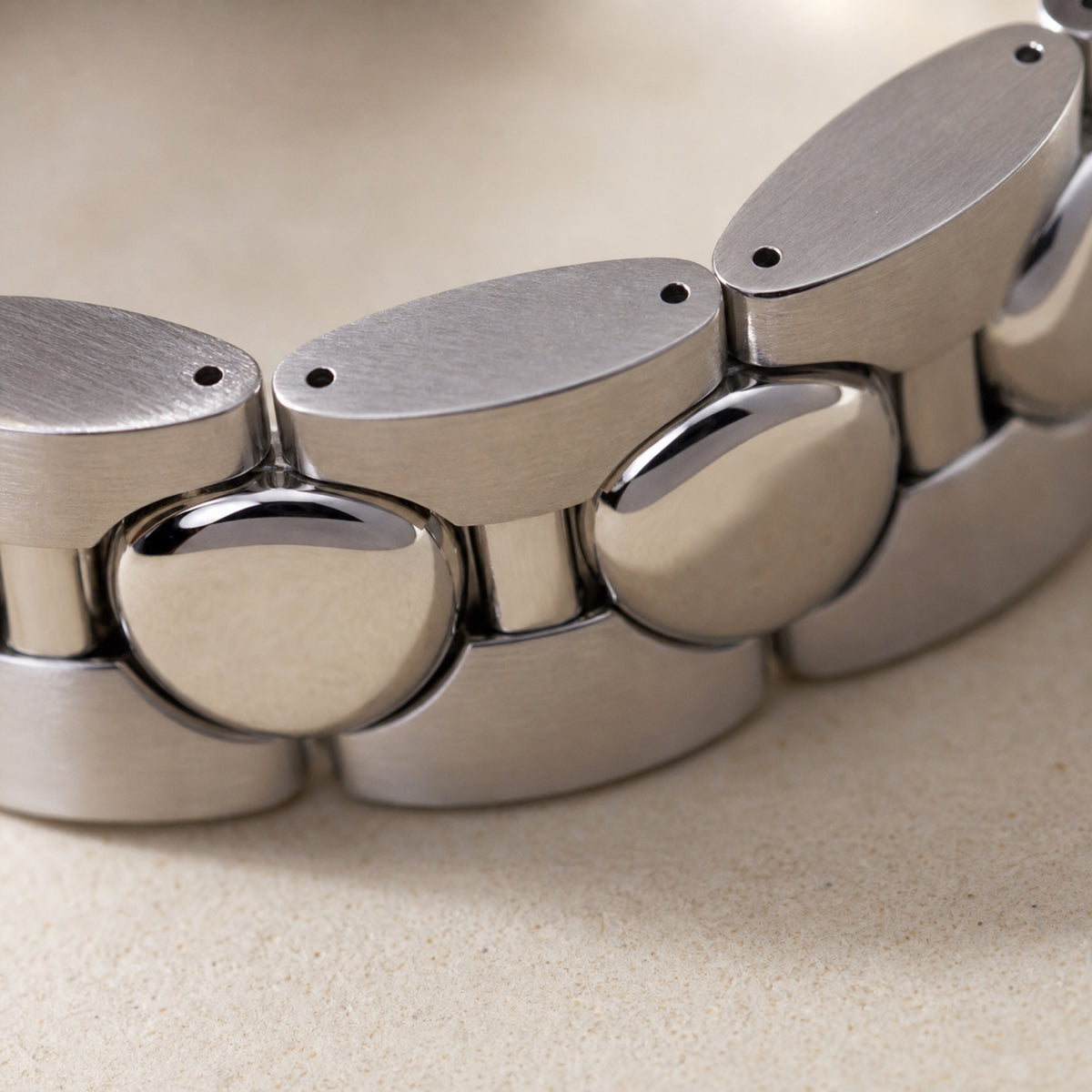 Bracelet à maillons arrondis — acier inoxydable — macro — Maison Noirmont