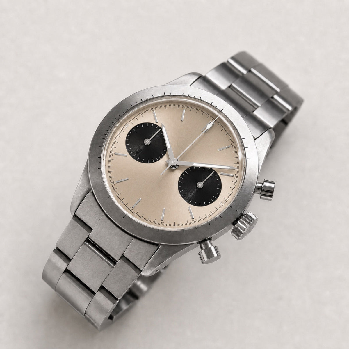Contre-la-montre — Chronographe panda — Champagne · bracelet acier — Maison Noirmont