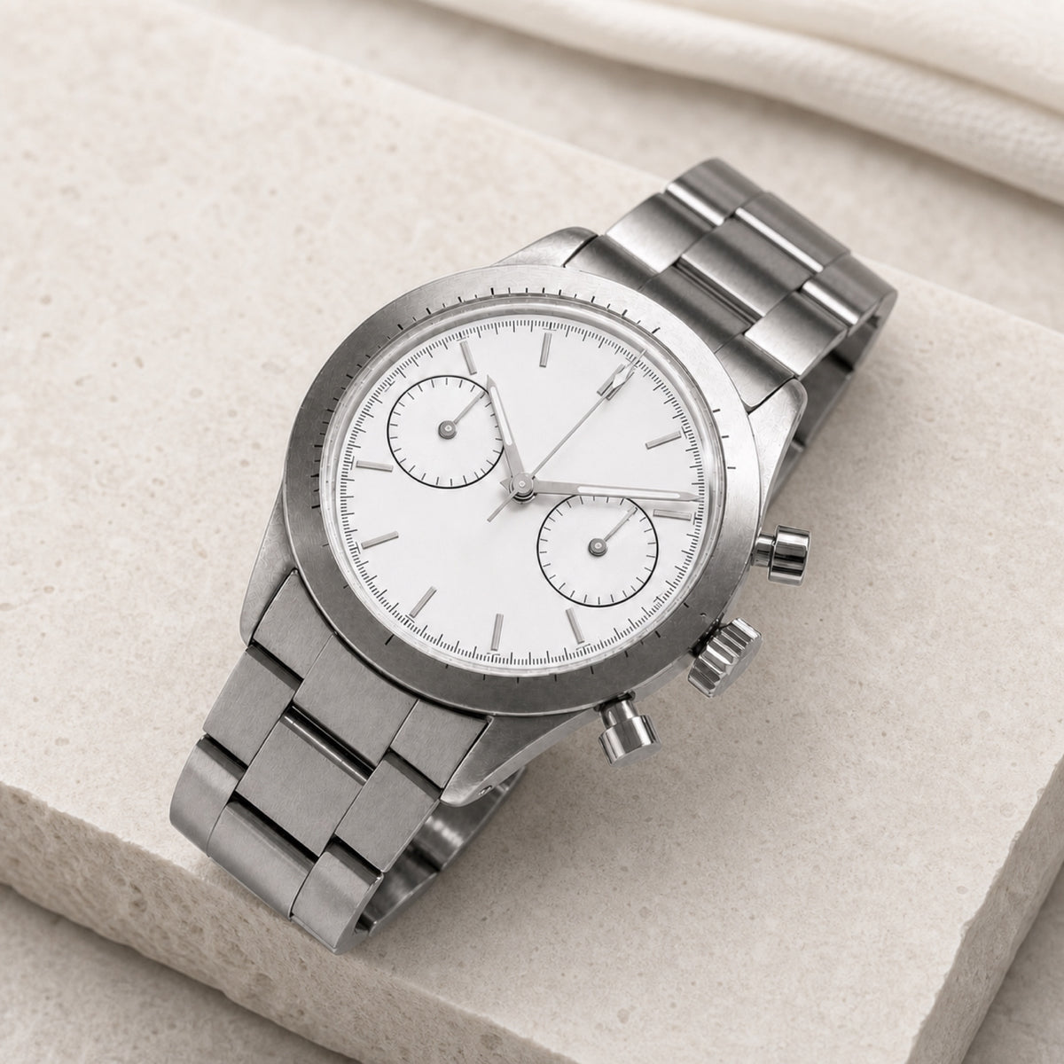 Contre-la-montre Blanc — Chronographe — en situation — Maison Noirmont