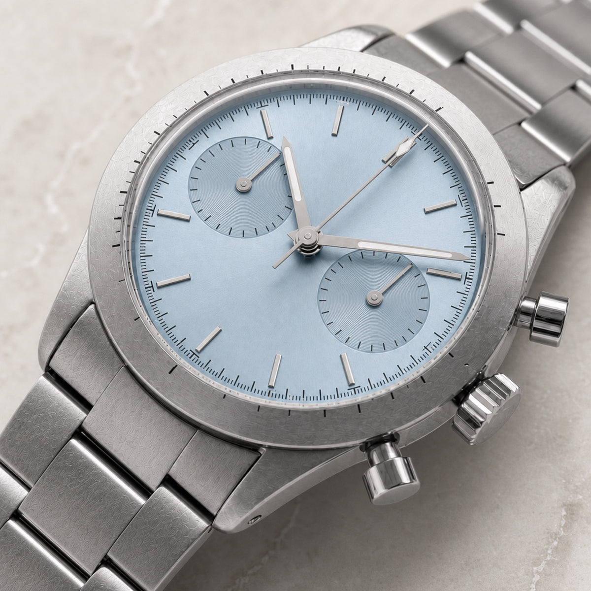 Contre-la-montre Bleu glacier — Chronographe — macro — Maison Noirmont