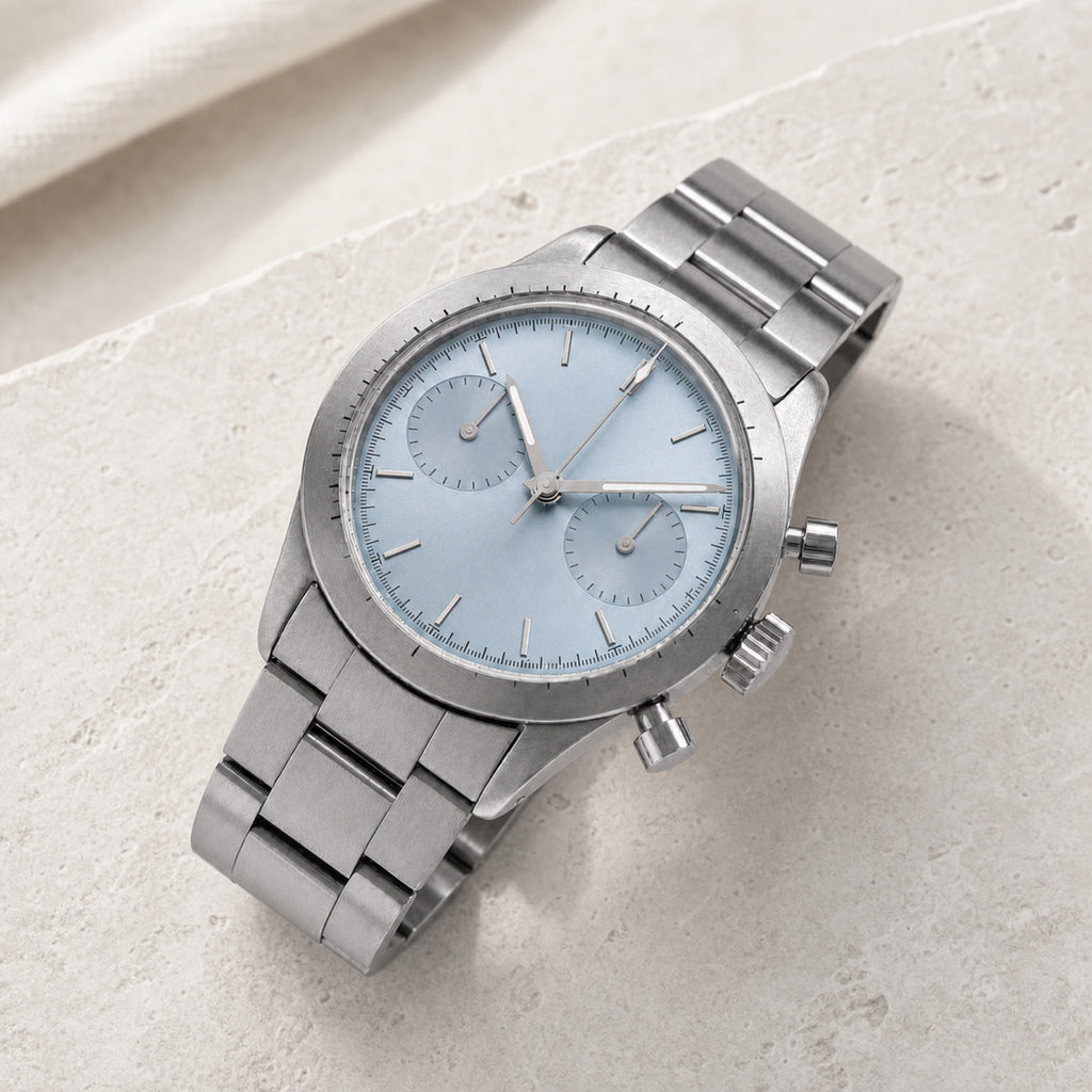 Contre-la-montre Bleu glacier — Chronographe — en situation — Maison Noirmont