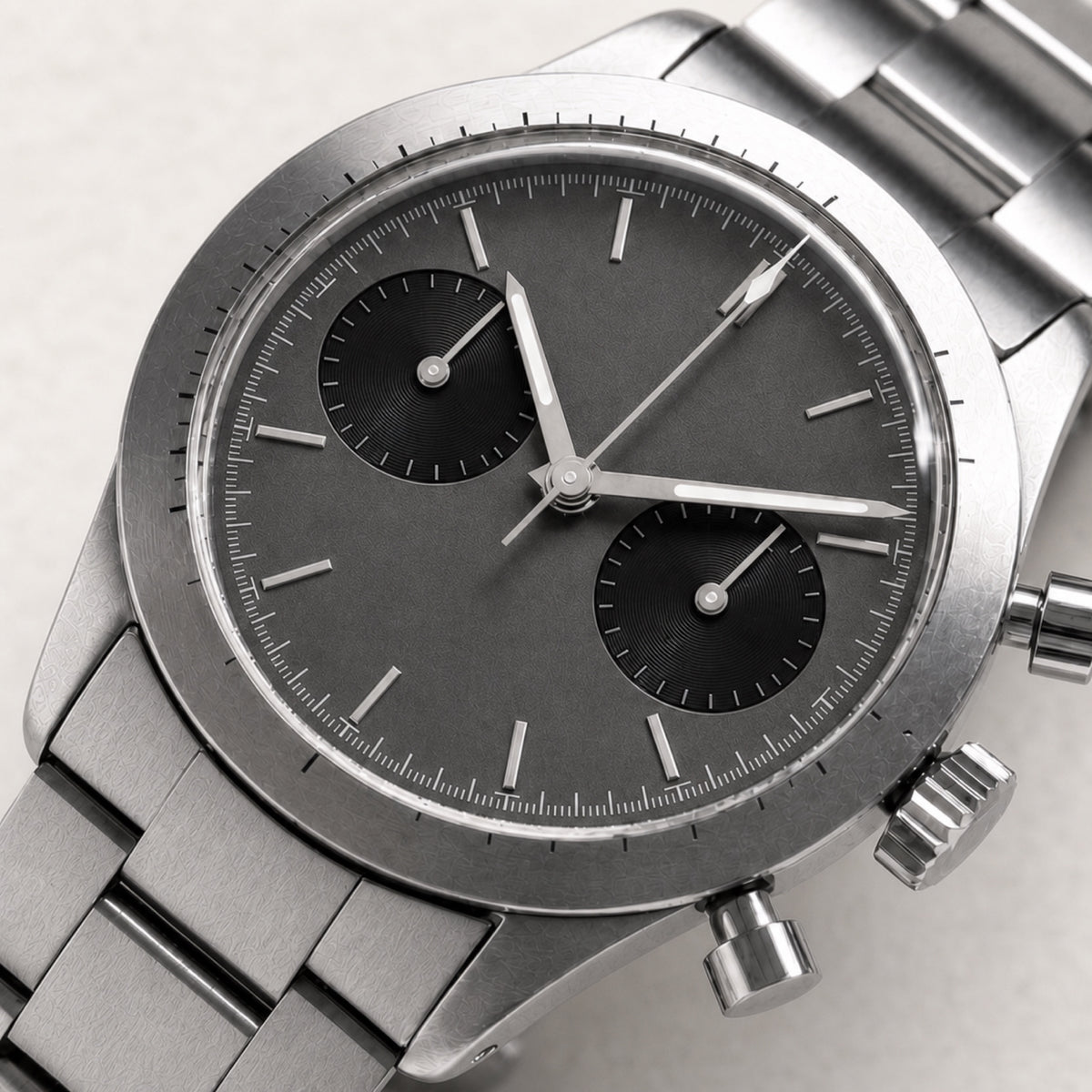 Contre-la-montre Gris anthracite — Chronographe — macro — Maison Noirmont