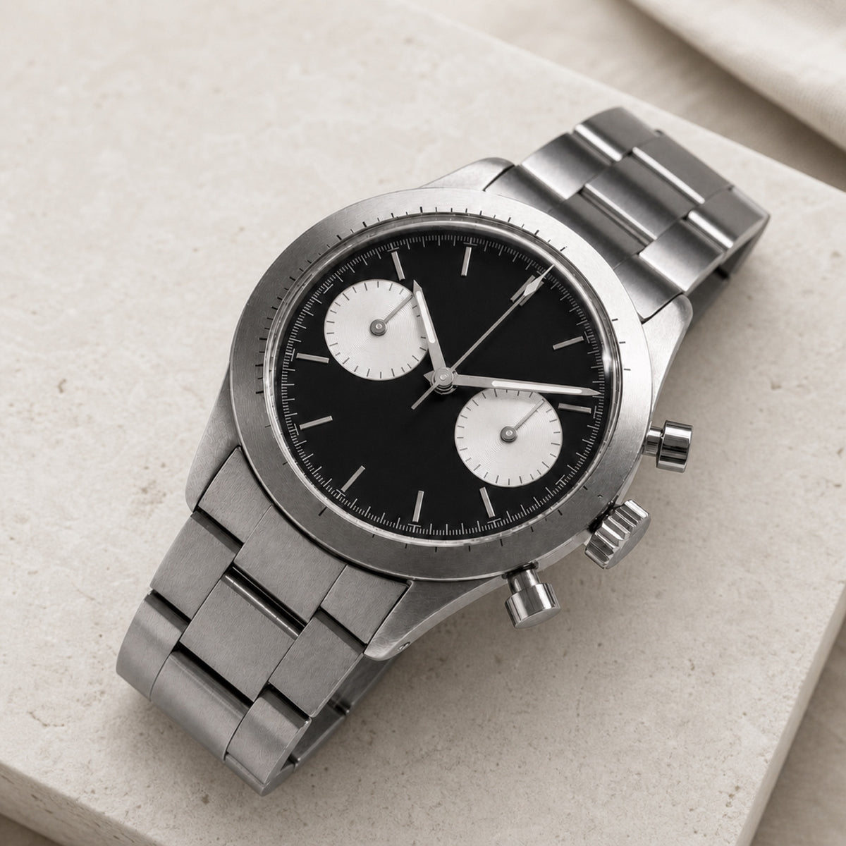 Contre-la-montre Panda inversé — Chronographe — en situation — Maison Noirmont