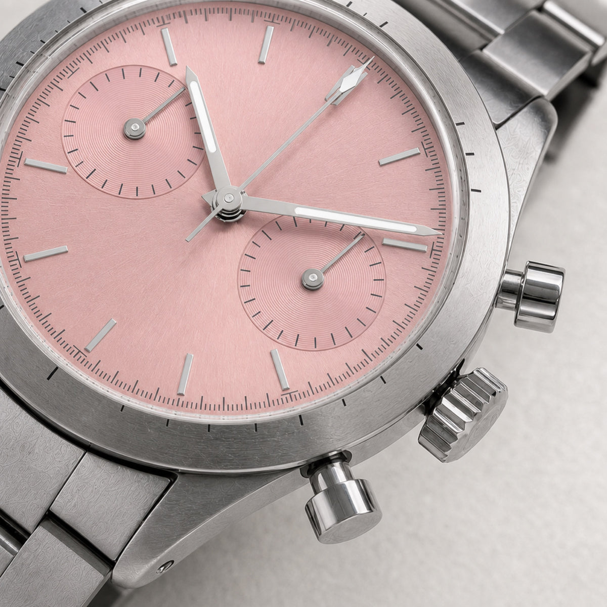 Contre-la-montre Rose poudré — Chronographe — macro — Maison Noirmont
