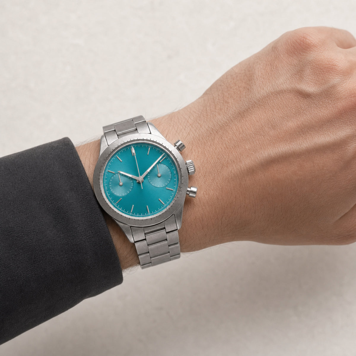 Contre-la-montre Turquoise — Chronographe — au poignet — Maison Noirmont