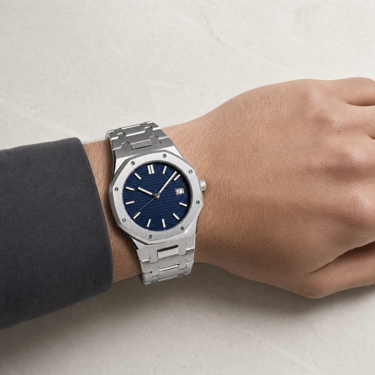 Intégrale Bleu nuit — Sport chic acier — au poignet — Maison Noirmont
