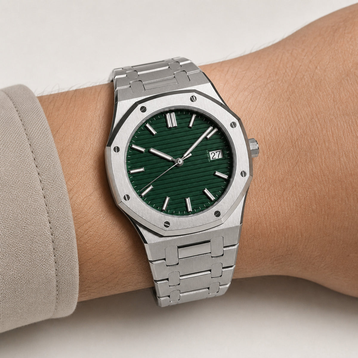 Intégrale Vert — montre portée au poignet, cadran vert et bracelet acier intégré — Maison Noirmont