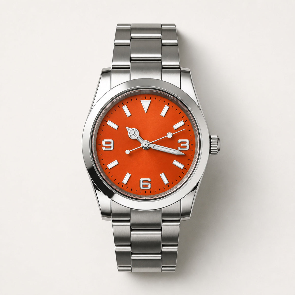 Montre Repère à cadran orange, chiffres 3-6-9 et bracelet acier — Maison Noirmont