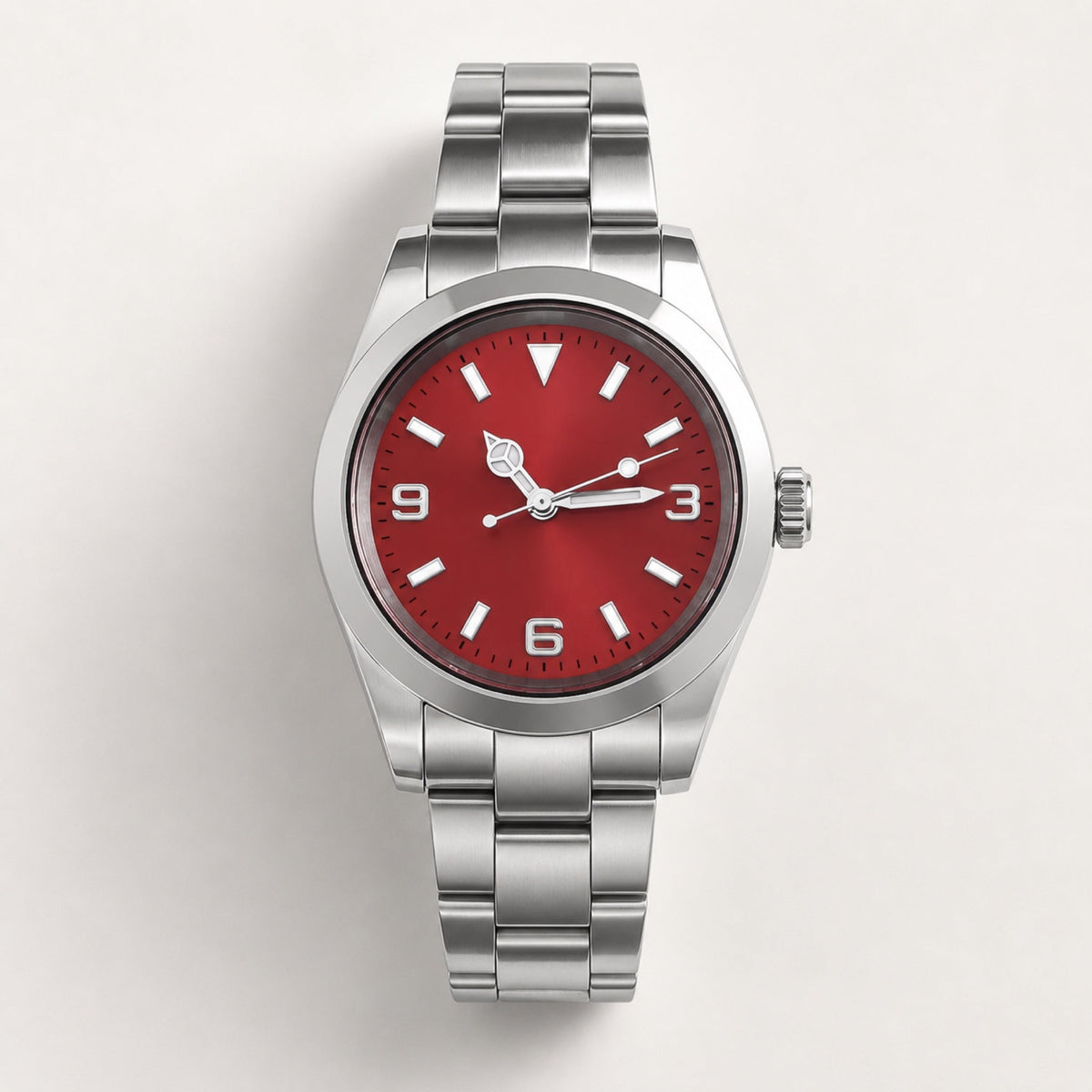 Montre Repère à cadran rouge, chiffres 3-6-9 et bracelet acier — Maison Noirmont
