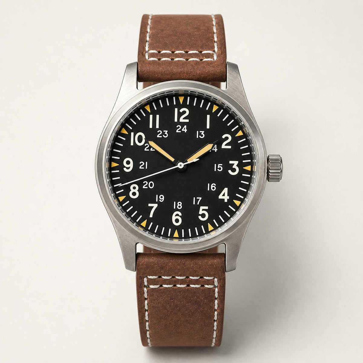 Montre field Éclaireur Acier, cadran noir à double échelle et bracelet brun — Maison Noirmont
