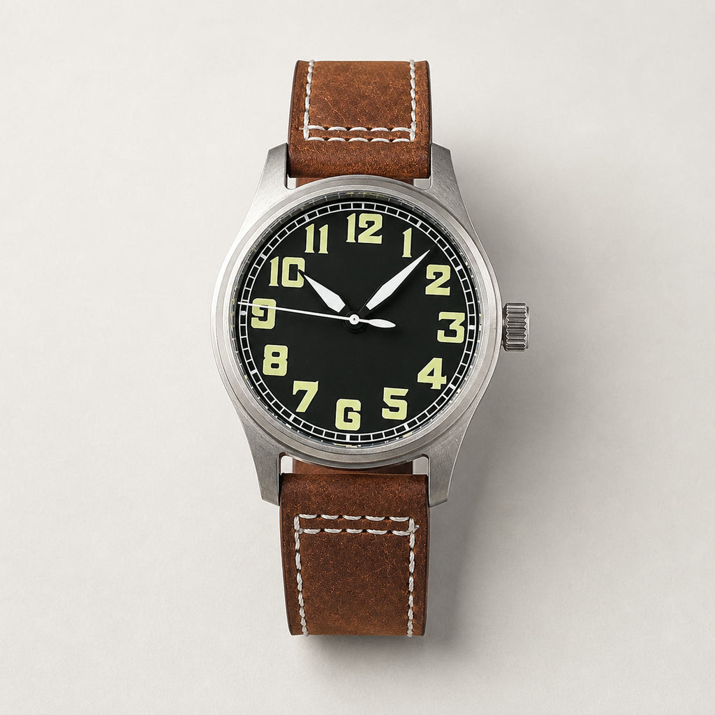 Montre field Éclaireur Acier, cadran noir à chiffres crème et bracelet brun — Maison Noirmont