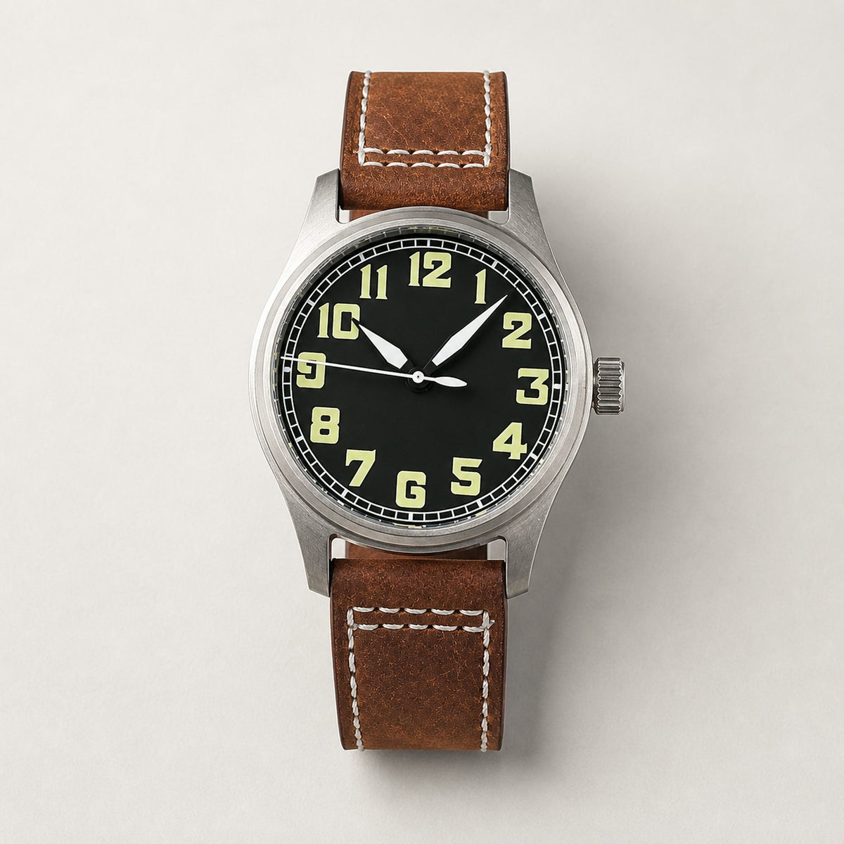 Montre field Éclaireur Acier, cadran noir à chiffres crème et bracelet brun — Maison Noirmont