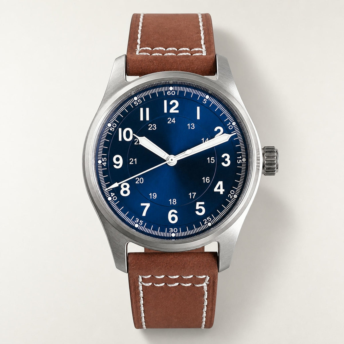 Montre field Éclaireur Acier, cadran bleu à chiffres blancs et bracelet brun — Maison Noirmont
