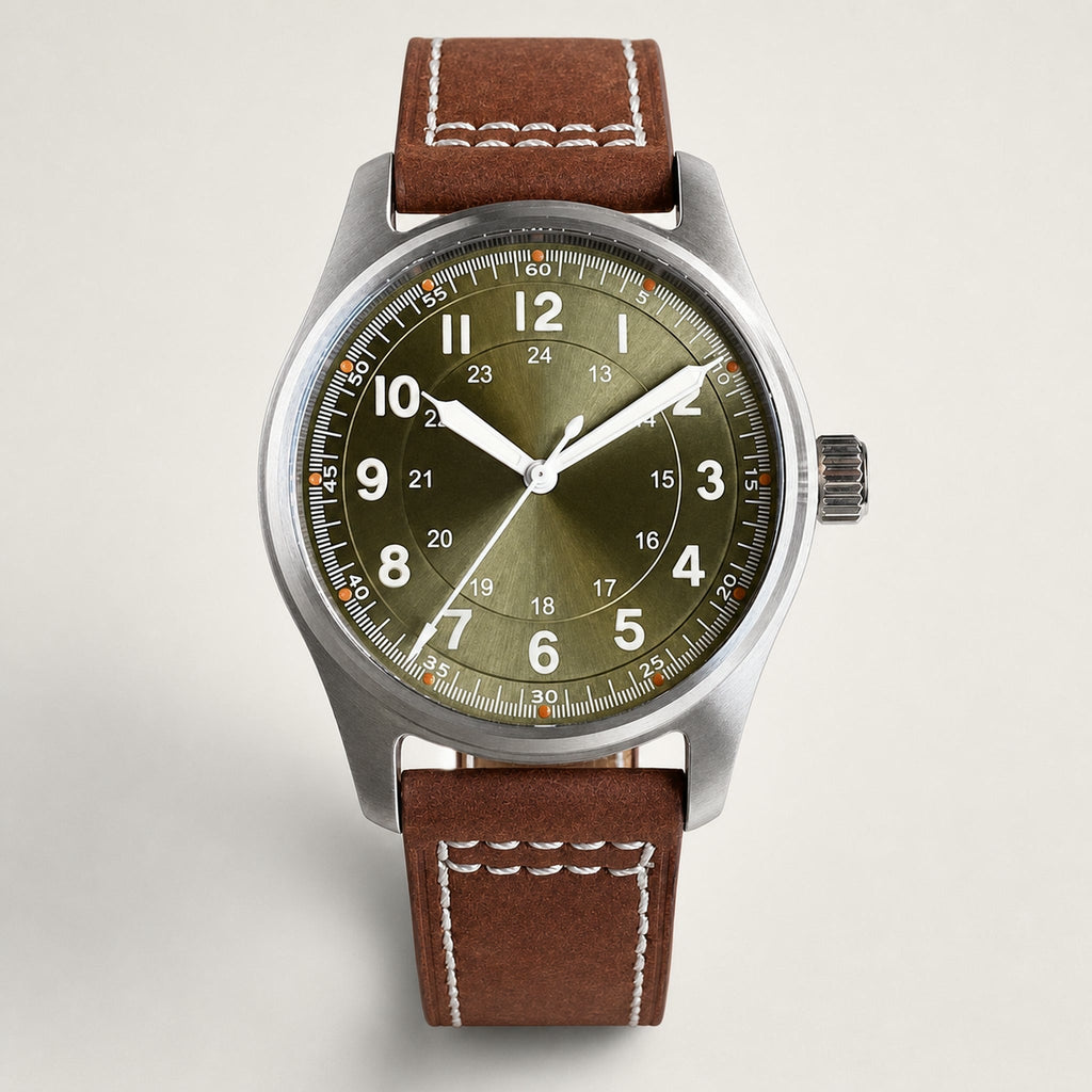 Montre field Éclaireur Acier, cadran vert à chiffres 1-12 et bracelet brun — Maison Noirmont