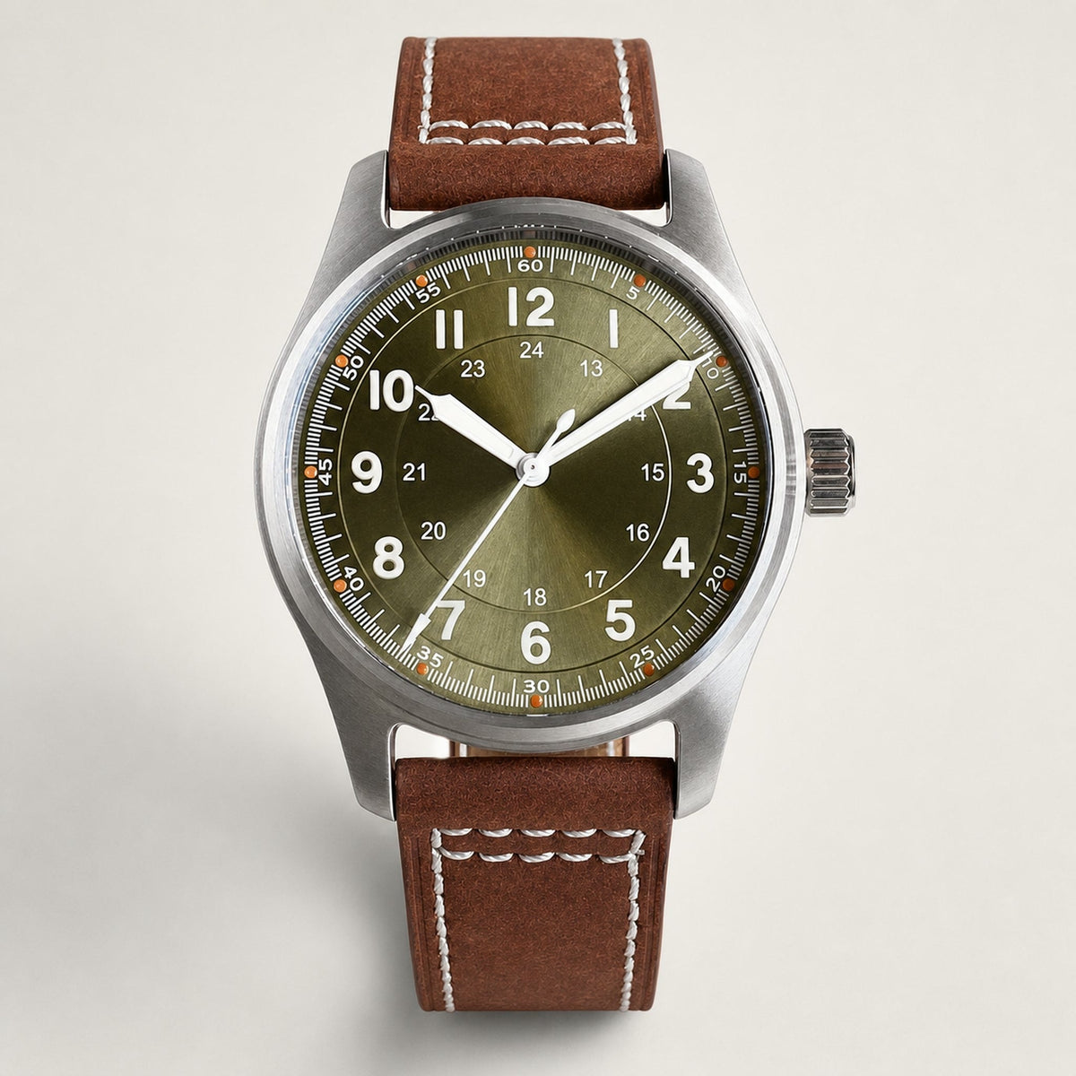 Montre field Éclaireur Acier, cadran vert à chiffres 1-12 et bracelet brun — Maison Noirmont