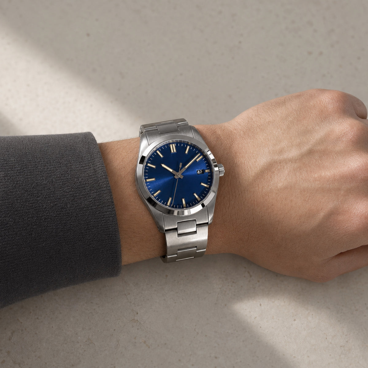 Quarante-et-Un Bleu Acier — Sport acier — au poignet — Maison Noirmont