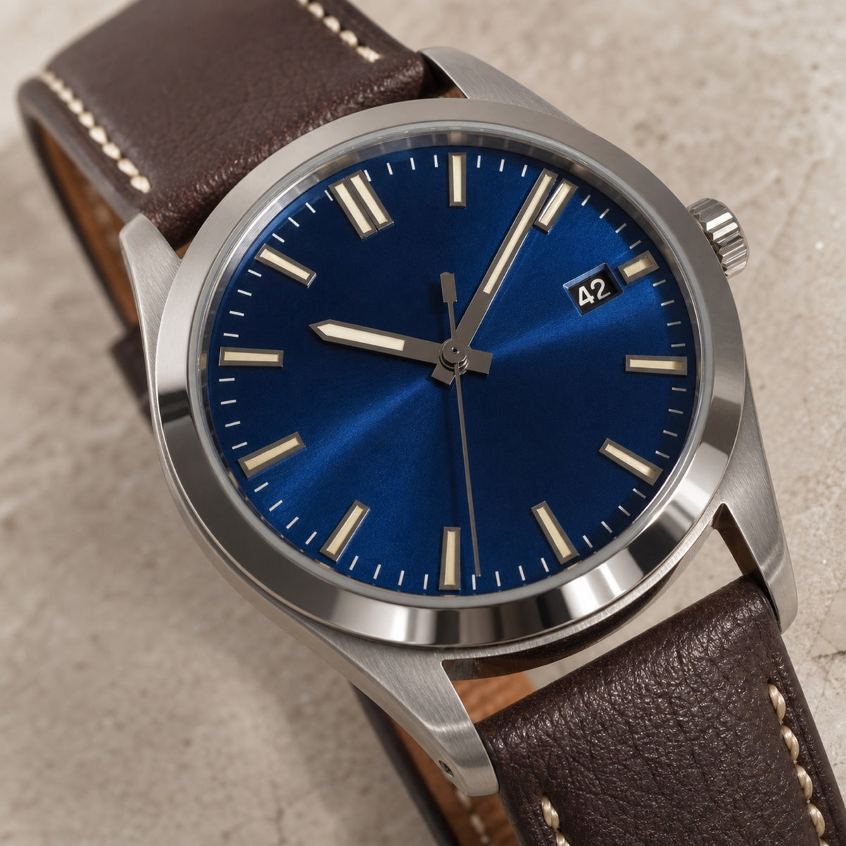 Quarante-et-Un Bleu — Sport cuir — macro — Maison Noirmont