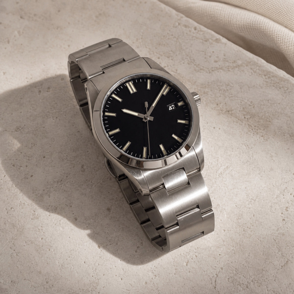 Quarante-et-Un Noir Acier — Sport acier — en situation — Maison Noirmont