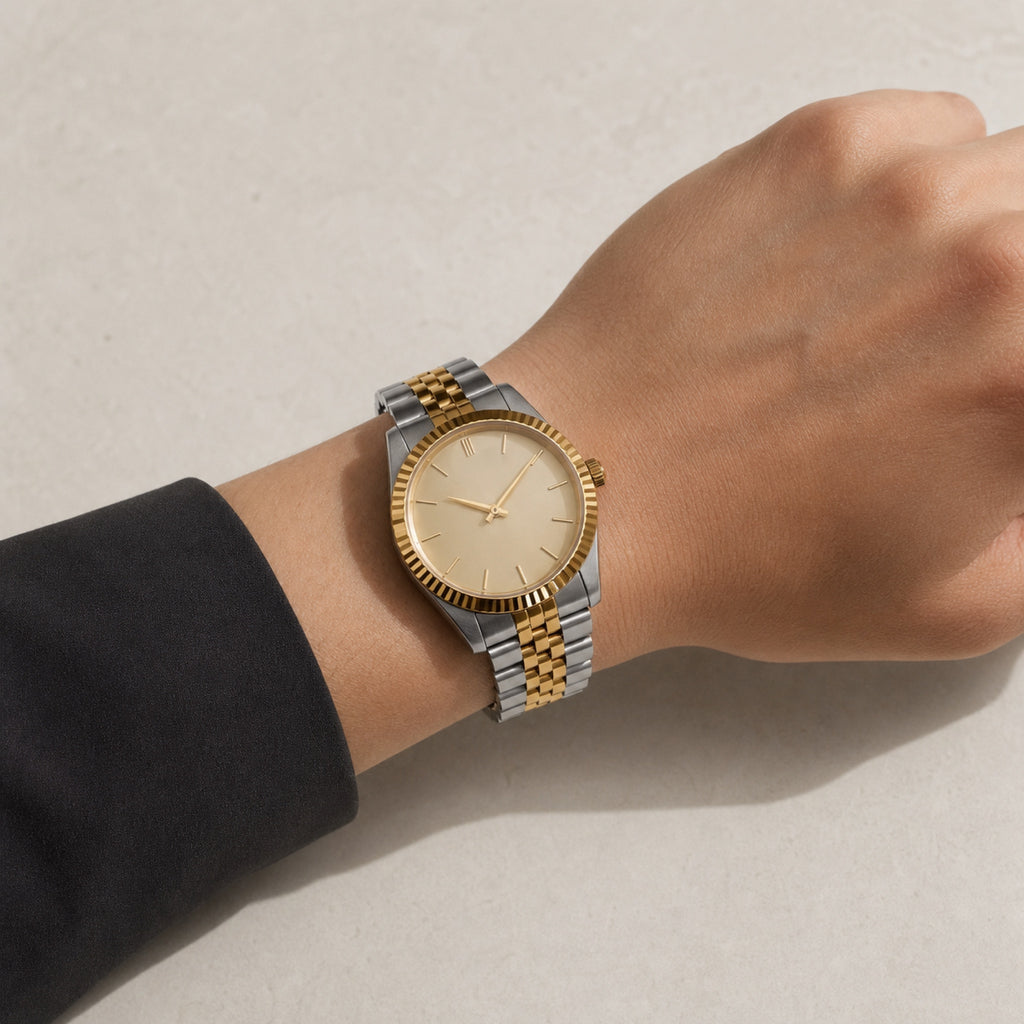 Trente-Neuf Duo — montre bicolore portée au poignet, bracelet cinq rangs acier et or — Maison Noirmont