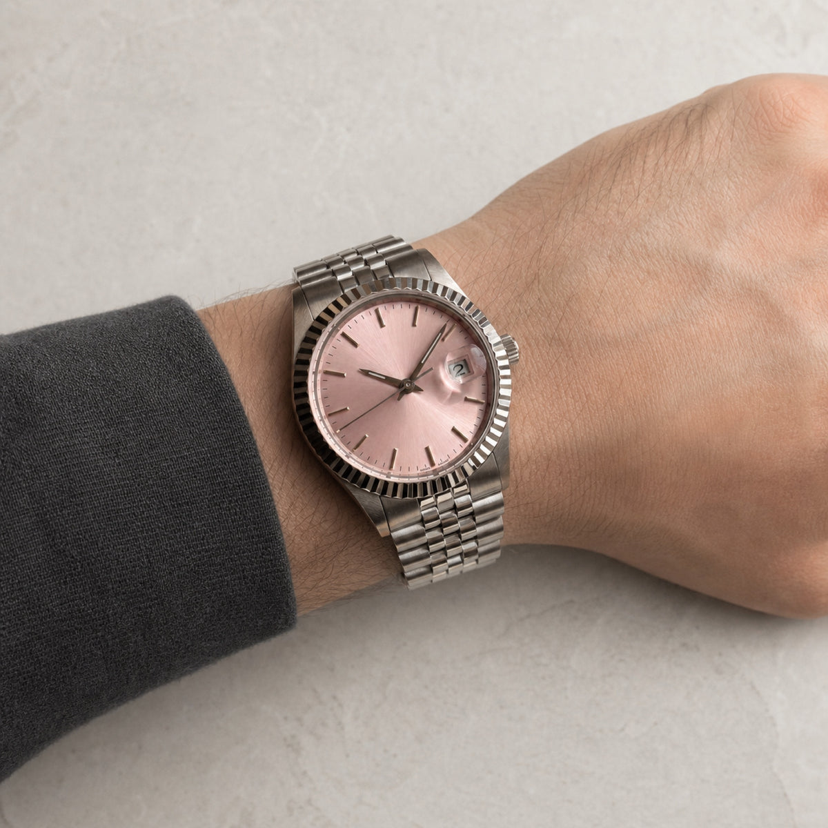 Trente-Neuf Rose — Classique cannelée — au poignet — Maison Noirmont
