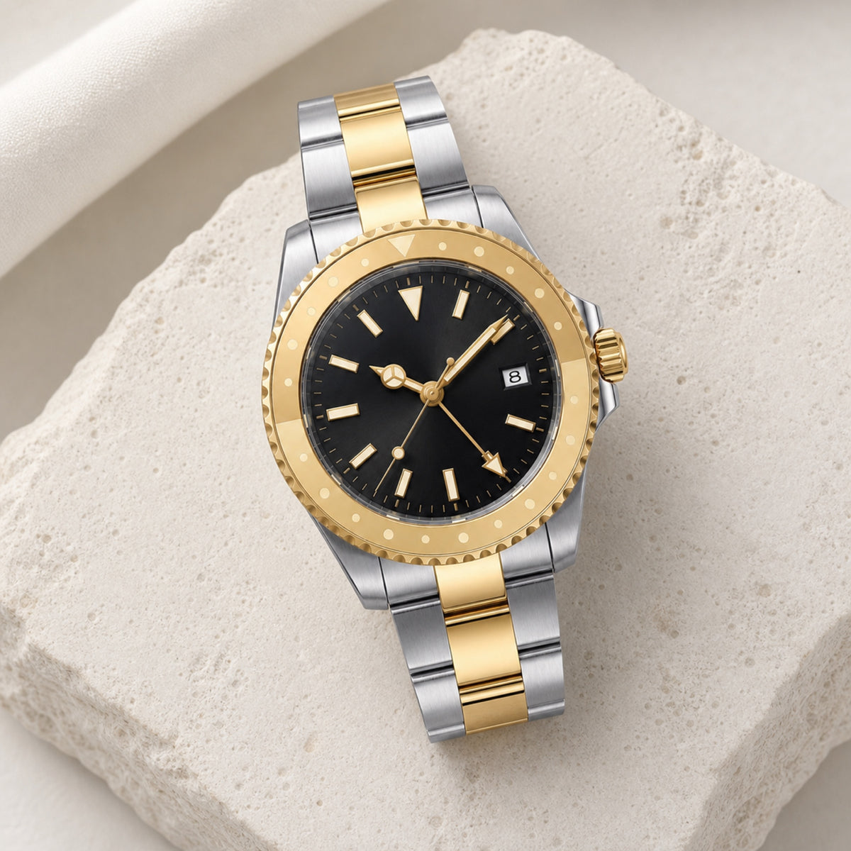 Voyageur Bicolore — GMT bracelet 3 maillons — en situation — Maison Noirmont
