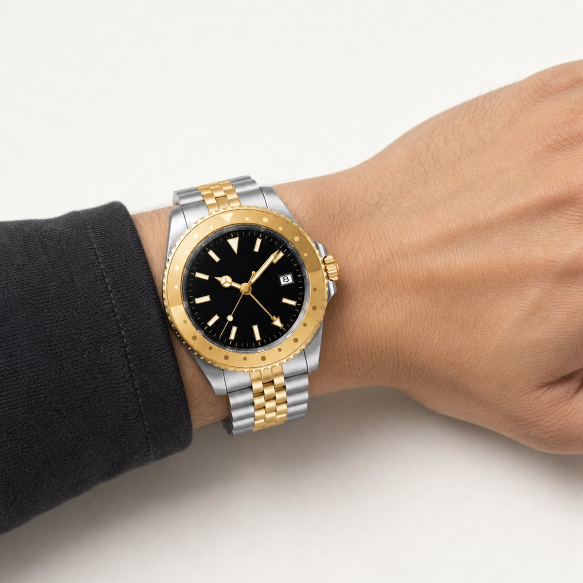 Voyageur Bicolore — GMT bracelet 5 maillons — au poignet — Maison Noirmont