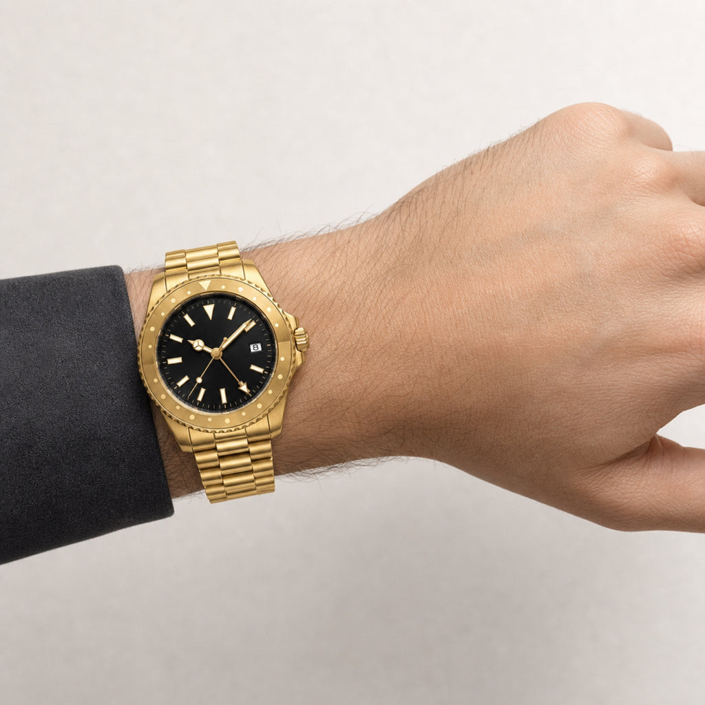 Voyageur Or — GMT bracelet à maillons arrondis — au poignet — Maison Noirmont