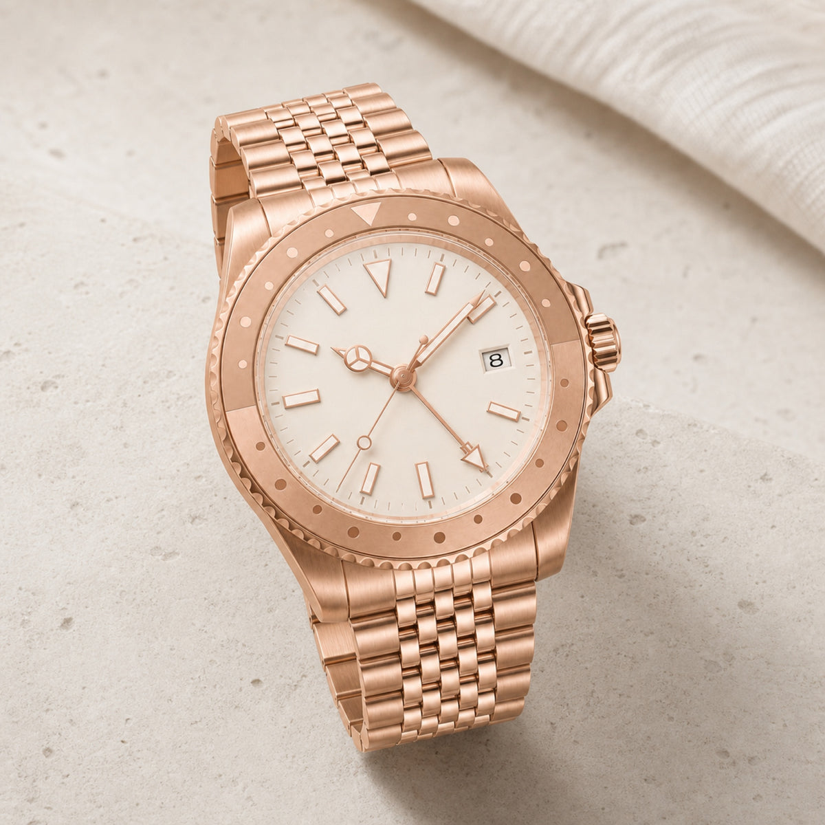 Voyageur Or rose — GMT bracelet 5 maillons — en situation — Maison Noirmont